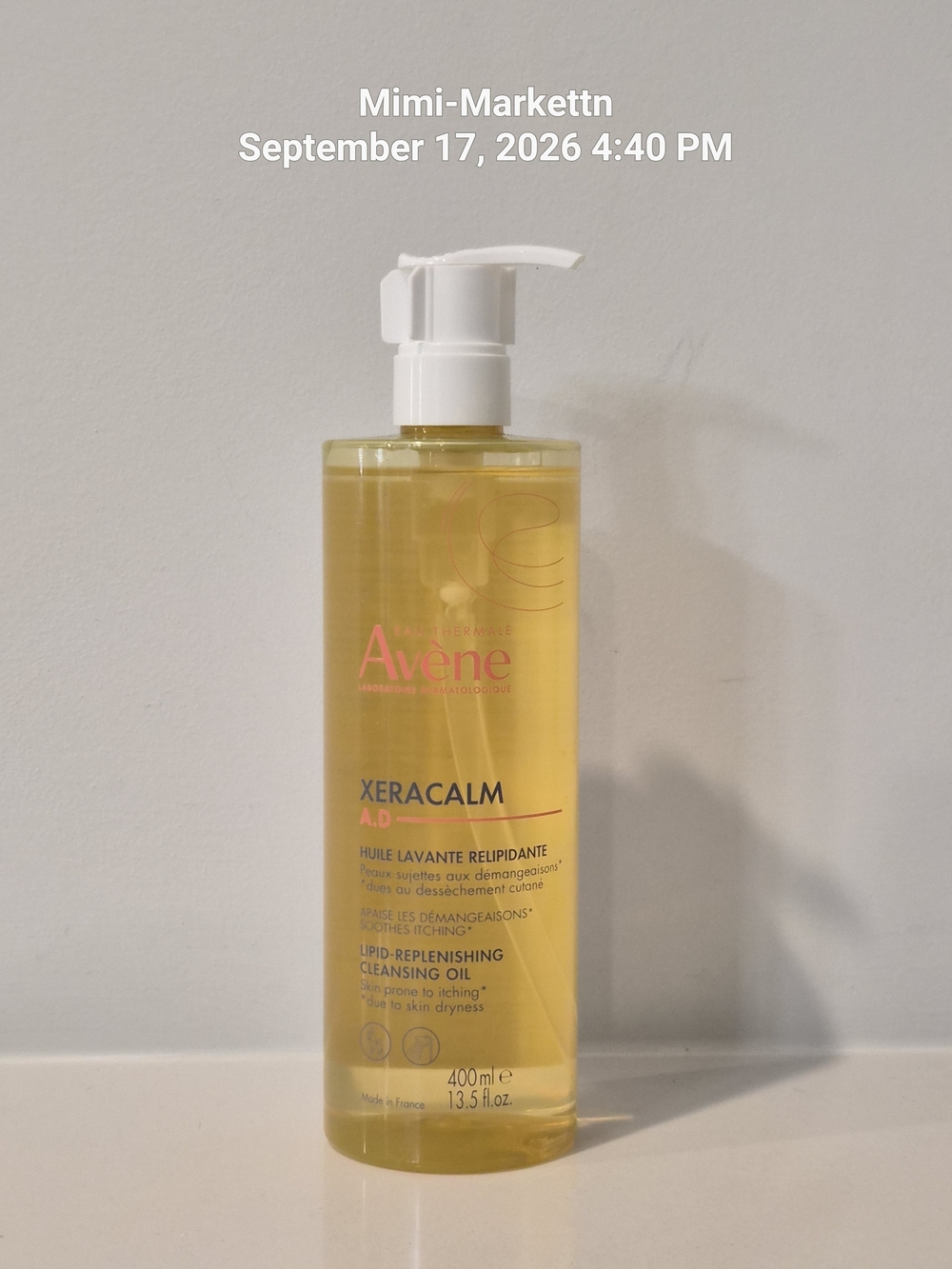 Avène XeraCalm A.D Lipid-Replenishing Cleansing Oil — Yellow